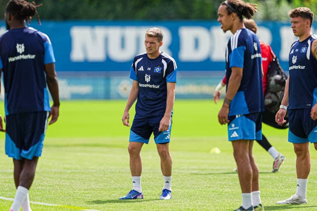 Emir Sahiti (Hamburger SV, 29) GER, Training Hamburger SV, Fussball, 1. Bundesliga, Saison 2026 2027, 13.07.2026 GER, Training Hamburger SV, Fussball, 1. Bundesliga, Saison 2026 2027, 13.07.2026 Hamburg *** Emir Sahiti, Hamburger SV, 29 (GER), Hamburger SV training, soccer, Bundesliga 1, 2026–2027 season, July 13, 2026 (GER), Hamburger SV training, soccer, Bundesliga 1, 2026–2027 season, July 13, 2026, Hamburg Copyright: xEibner-Pressefoto MarcelxvonxFehrnx EP_MFN