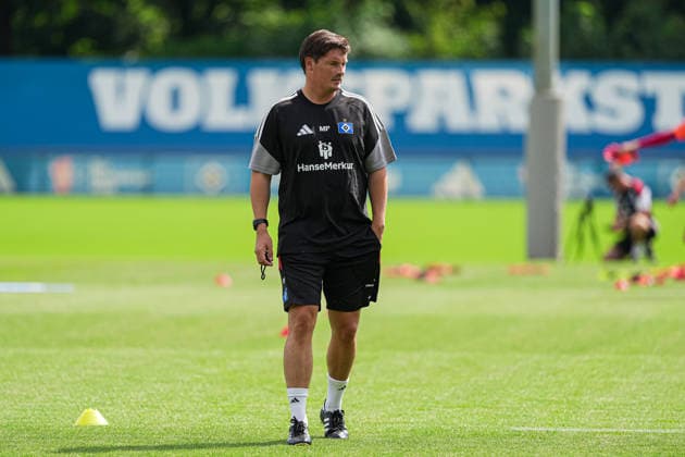 Merlin Polzin (Hamburger SV, Trainer) GER, Training Hamburger SV, Fussball, 1. Bundesliga, Saison 2026 2027, 13.07.2026 GER, Training Hamburger SV, Fussball, 1. Bundesliga, Saison 2026 2027, 13.07.2026 Hamburg *** Merlin Polzin, Hamburger SV, Coach (GER), Hamburger SV Training, Soccer, Bundesliga 1, 2026–2027 Season, July 13, 2026 (GER), Hamburger SV Training, Soccer, Bundesliga 1, 2026–2027 Season, July 13, 2026, Hamburg Copyright: xEibner-Pressefoto MarcelxvonxFehrnx EP_MFN