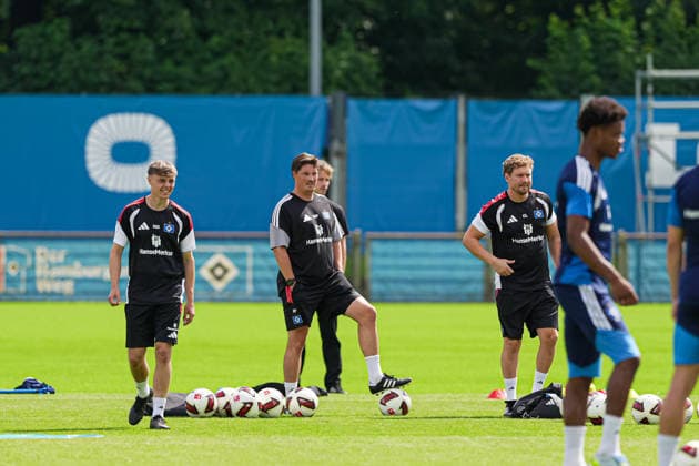 Max Bergmann (Hamburger SV, Co-Trainer), Merlin Polzin (Hamburger SV, Trainer) GER, Training Hamburger SV, Fussball, 1. Bundesliga, Saison 2026 2027, 13.07.2026 GER, Training Hamburger SV, Fussball, 1. Bundesliga, Saison 2026 2027, 13.07.2026 Hamburg *** Max Bergmann, Hamburger SV, Assistant Coach; Merlin Polzin, Hamburger SV, Head Coach (GER); Hamburger SV Training; Soccer; Bundesliga 1; 2026–2027 Season; July 13, 2026 GER, Training at Hamburger SV, Soccer, Bundesliga 1, 2026–2027 Season, July 13, 2026 Hamburg Copyright: xEibner-Pressefoto MarcelxvonxFehrnx EP_MFN