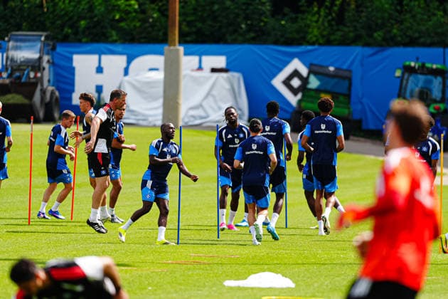Spieler beim Aufwärmen GER, Training Hamburger SV, Fussball, 1. Bundesliga, Saison 2026 2027, 13.07.2026 GER, Training Hamburger SV, Fussball, 1. Bundesliga, Saison 2026 2027, 13.07.2026 Hamburg *** Players warming up GER, Hamburger SV practice, soccer, Bundesliga 1, 2026–2027 season, July 13, 2026 GER, Hamburger SV practice, soccer, Bundesliga 1, 2026–2027 season, July 13, 2026, Hamburg Copyright: xEibner-Pressefoto MarcelxvonxFehrnx EP_MFN