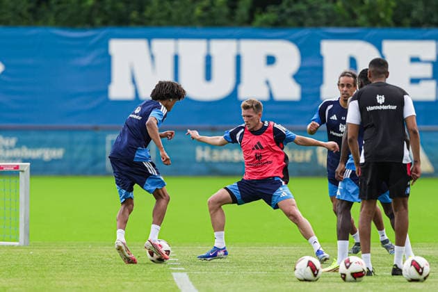 Emir Sahiti (Hamburger SV, 29) GER, Training Hamburger SV, Fussball, 1. Bundesliga, Saison 2026 2027, 13.07.2026 GER, Training Hamburger SV, Fussball, 1. Bundesliga, Saison 2026 2027, 13.07.2026 Hamburg *** Emir Sahiti, Hamburger SV, 29 (GER), Hamburger SV training, soccer, Bundesliga 1, 2026–2027 season, July 13, 2026 (GER), Hamburger SV training, soccer, Bundesliga 1, 2026–2027 season, July 13, 2026, Hamburg Copyright: xEibner-Pressefoto MarcelxvonxFehrnx EP_MFN