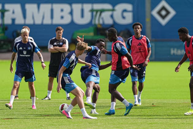 Louis Lemke (Hamburger SV, 37), Albert Sambi Lokonga (Hamburger SV, 06), Kofi Amoako (Hamburger SV, 22) GER, Training Hamburger SV, Fussball, 1. Bundesliga, Saison 2026 2027, 13.07.2026 GER, Training Hamburger SV, Fussball, 1. Bundesliga, Saison 2026 2027, 13.07.2026 Hamburg *** Louis Lemke, Hamburger SV, 37, Albert Sambi Lokonga, Hamburger SV, 06, Kofi Amoako, Hamburger SV, 22 GER, Hamburger SV practice, soccer, Bundesliga 1, 2026–2027 season, July 13, 2026 GER, Hamburg SV training, soccer, Bundesliga 1, 2026–2027 season, July 13, 2026 Hamburg Copyright: xEibner-Pressefoto MarcelxvonxFehrnx EP_MFN