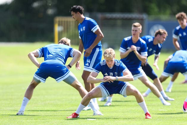 13.07.2026, Fussball, Herren, Regionalliga Nord, Training, BSV Kickers Emden Theo Schröder (blau 19 BSV Kickers Emden) *** July 13, 2026, Soccer, Men s, Regionalliga Nord, Practice, BSV Kickers Emden Theo Schröder blue 19 BSV Kickers Emden