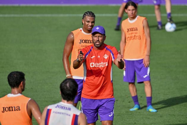 foto IPP lisa guglielmi Firenze 13-07-2026 ritiro precampionato serie a 2026-2027 allenamento fiorentina nella foto Fabio Grosso (allenatore Fiorentina) italy photo press world copyright italy ITALY  Copyright: xR4924_italyphotopressx