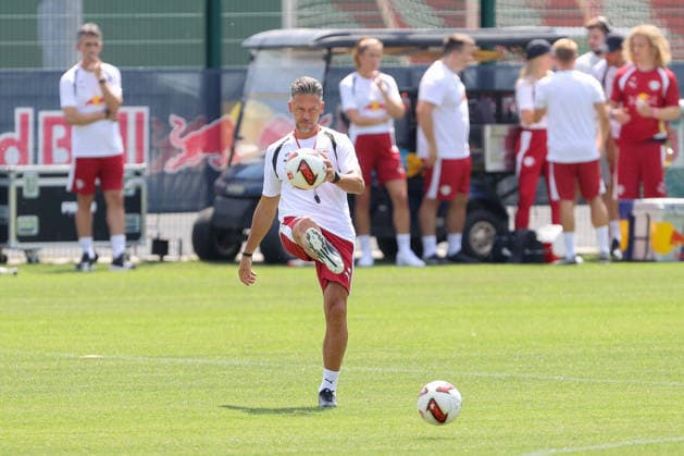 13.07.2026, xtgx, Fussball 1. Bundesliga, RB Leipzig Auftakttraining und Pressekonferenz emspor, v.l. Martin Demichelis (Leipzig, Trainer) (DFL DFB REGULATIONS PROHIBIT ANY USE OF PHOTOGRAPHS as IMAGE SEQUENCES and or QUASI-VIDEO) Leipzig *** July 13, 2026, xtgx, Soccer 1st Bundesliga, RB Leipzig Season-Opening Training and Press Conference emspor, from left: Martin Demichelis, Leipzig, Coach DFL DFB REGULATIONS PROHIBIT ANY USE OF PHOTOGRAPHS AS IMAGE SEQUENCES AND OR QUASI-VIDEO Leipzig