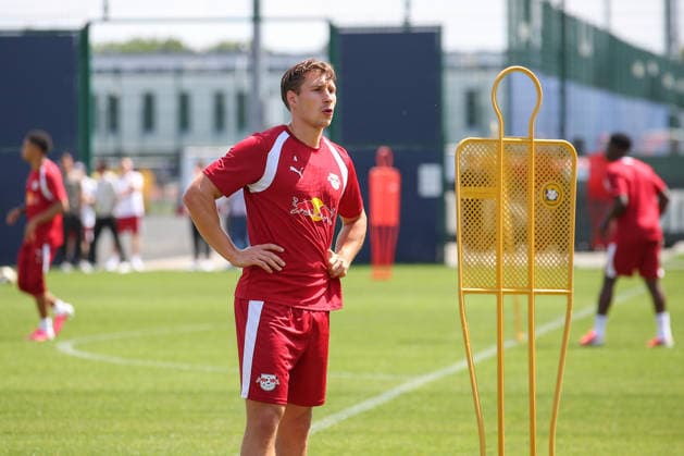 13.07.2026, xtgx, Fussball 1. Bundesliga, RB Leipzig Auftakttraining und Pressekonferenz emspor, v.l. Willi Orban (Leipzig, 4) (DFL DFB REGULATIONS PROHIBIT ANY USE OF PHOTOGRAPHS as IMAGE SEQUENCES and or QUASI-VIDEO) Leipzig *** July 13, 2026, xtgx, Soccer 1st Bundesliga, RB Leipzig Season-Opening Training and Press Conference emspor, from left: Willi Orban, Leipzig, 4 DFL DFB REGULATIONS PROHIBIT ANY USE OF PHOTOGRAPHS AS IMAGE SEQUENCES AND OR QUASI-VIDEO Leipzig