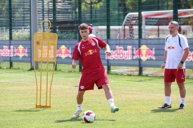 13.07.2026, xtgx, Fussball 1. Bundesliga, RB Leipzig Auftakttraining und Pressekonferenz emspor, v.l. Brajan Gruda (Leipzig, 10) (DFL DFB REGULATIONS PROHIBIT ANY USE OF PHOTOGRAPHS as IMAGE SEQUENCES and or QUASI-VIDEO) Leipzig *** July 13, 2026, xtgx, Soccer 1st Bundesliga, RB Leipzig Season-Opener Training and Press Conference emspor, v l Brajan Gruda Leipzig, 10 DFL DFB REGULATIONS PROHIBIT ANY USE OF PHOTOGRAPHS as IMAGE SEQUENCES and or QUASI-VIDEO Leipzig