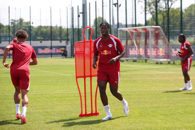 13.07.2026, xtgx, Fussball 1. Bundesliga, RB Leipzig Auftakttraining und Pressekonferenz emspor, v.l. El Chadaille Bitshiabu (Leipzig, 5) (DFL DFB REGULATIONS PROHIBIT ANY USE OF PHOTOGRAPHS as IMAGE SEQUENCES and or QUASI-VIDEO) Leipzig *** July 13, 2026, xtgx, Soccer 1st Bundesliga, RB Leipzig Opening Training Session and Press Conference emspor, v l El Chadaille Bitshiabu Leipzig, 5 DFL DFB REGULATIONS PROHIBIT ANY USE OF PHOTOGRAPHS as IMAGE SEQUENCES and or QUASI-VIDEO Leipzig