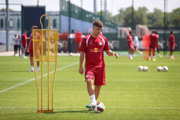 13.07.2026, xtgx, Fussball 1. Bundesliga, RB Leipzig Auftakttraining und Pressekonferenz emspor, v.l. Brajan Gruda (Leipzig, 10) (DFL DFB REGULATIONS PROHIBIT ANY USE OF PHOTOGRAPHS as IMAGE SEQUENCES and or QUASI-VIDEO) Leipzig *** July 13, 2026, xtgx, Soccer 1st Bundesliga, RB Leipzig Season-Opener Training and Press Conference emspor, v l Brajan Gruda Leipzig, 10 DFL DFB REGULATIONS PROHIBIT ANY USE OF PHOTOGRAPHS as IMAGE SEQUENCES and or QUASI-VIDEO Leipzig