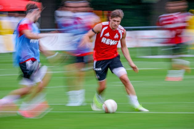 13.07.2026, Fußball, Trainingsauftakt 1.FC Köln, 1. Fußball Bundesliga, Geißbockheim, Saison 2026 2027: Alessio Castro-Montes (1FC Koeln 17) dynamisch Die Spieler in Aktion beim ersten Training der neuen Saison 26 27 DFB regulations prohibit any use of photographs as image sequences and or quasi-video. Nordrhein-Westfalen Deutschland *** July 13, 2026, Soccer, 1. FC Köln s First Training Session, 1 Bundesliga, Geißbockheim, 2026–2027 season, Alessio Castro Montes, 1. FC Köln, 17, dynamic: The players in action during the first training session of the new 2026–2027 season. DFB regulations prohibit any use of photographs as image sequences and or quasi-video. North Rhine-Westphalia, Germany