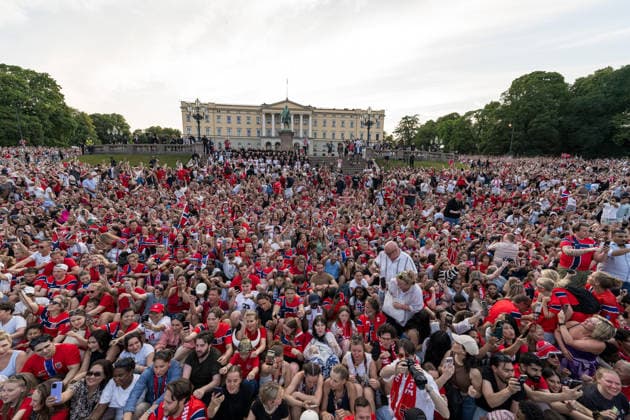 260713 Fans of Norway rowing at a team reception during day 33 of the FIFA World Cup, WM, Weltmeisterschaft, Fussball 2026 on July 13, 2026 in Oslo. Photo: Marius Nordnes BILDBYRAN COP 185 VG0993 bbeng fotball football soccer fotboll fifa world cup vm fotball-vm vm 2026 norge norway team reception publik *** July 13, 2026: Fans of the Norwegian rowing team at a team reception on Day 33 of the 2026 FIFA World Cup, 2026 in Oslo. Photo by Marius Nordnes. BILDBYRAN COP 185 VG0993 bbeng soccer football fotboll FIFA World Cup World Cup 2026 Norway team reception audience  Copyright: MARIUSxNORDNES BB260713BB337
