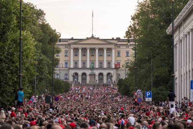 260713 Fans of Norway at a team reception during day 33 of the FIFA World Cup, WM, Weltmeisterschaft, Fussball 2026 on July 13, 2026 in Oslo. Photo: Marius Nordnes BILDBYRAN COP 185 VG0993 bbeng fotball football soccer fotboll fifa world cup vm fotball-vm vm 2026 norge norway team reception publik *** July 13, 2026: Fans of Norway at a team reception on day 33 of the 2026 FIFA World Cup, 2026 in Oslo. Photo by Marius Nordnes. BILDBYRAN COP 185 VG0993 bbeng soccer football fotboll FIFA World Cup World Cup 2026 Norway team reception audience  Copyright: MARIUSxNORDNES BB260713BB346