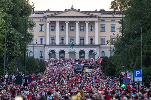 260713 Fans of Norway at a team reception during day 33 of the FIFA World Cup, WM, Weltmeisterschaft, Fussball 2026 on July 13, 2026 in Oslo. Photo: Marius Nordnes BILDBYRAN COP 185 VG0993 bbeng fotball football soccer fotboll fifa world cup vm fotball-vm vm 2026 norge norway team reception publik *** July 13, 2026: Fans of Norway at a team reception on day 33 of the 2026 FIFA World Cup, 2026 in Oslo. Photo by Marius Nordnes. BILDBYRAN COP 185 VG0993 bbeng soccer football fotboll FIFA World Cup World Cup 2026 Norway team reception audience  Copyright: MARIUSxNORDNES BB260713BB347