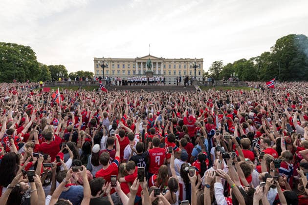 260713 Fans of Norway at a team reception during day 33 of the FIFA World Cup, WM, Weltmeisterschaft, Fussball 2026 on July 13, 2026 in Oslo. Photo: Marius Nordnes BILDBYRAN COP 185 VG0993 bbeng fotball football soccer fotboll fifa world cup vm fotball-vm vm 2026 norge norway team reception publik *** July 13, 2026: Fans of Norway at a team reception on day 33 of the 2026 FIFA World Cup, 2026 in Oslo. Photo by Marius Nordnes. BILDBYRAN COP 185 VG0993 bbeng soccer football fotboll FIFA World Cup World Cup 2026 Norway team reception audience  Copyright: MARIUSxNORDNES BB260713BB348