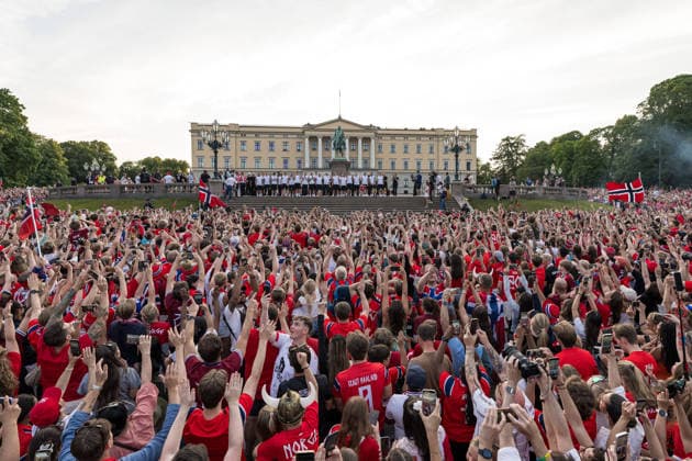 260713 Fans of Norway at a team reception during day 33 of the FIFA World Cup, WM, Weltmeisterschaft, Fussball 2026 on July 13, 2026 in Oslo. Photo: Marius Nordnes BILDBYRAN COP 185 VG0993 bbeng fotball football soccer fotboll fifa world cup vm fotball-vm vm 2026 norge norway team reception publik *** July 13, 2026: Fans of Norway at a team reception on day 33 of the 2026 FIFA World Cup, 2026 in Oslo. Photo by Marius Nordnes. BILDBYRAN COP 185 VG0993 bbeng soccer football fotboll FIFA World Cup World Cup 2026 Norway team reception audience  Copyright: MARIUSxNORDNES BB260713BB349