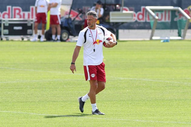 Bundesliga: Auftakttraining von RB Leipzig, 13.07.2026 Martin Demichelis (Chef-Trainer, RB Leipzig) mit einem Ball unterm Arm und der Triller-Pfeife um den Hals. Fußball-Bundesliga, Saison 2026 2027: Auftaktraining von RB Leipzig am 13.07.2026 im RB-Trainingszentrum am Cottaweg. *** RB Leipzig s Bundesliga preseason training session, July 13, 2026: Martin Demichelis, head coach of RB Leipzig, with a ball under his arm and a whistle around his neck. Bundesliga, 2026–2027 season: RB Leipzig’s first training session on July 13, 2026, at the RB Training Center on Cottaweg Copyright: xBEAUTIFULxSPORTS JanxKaeferx