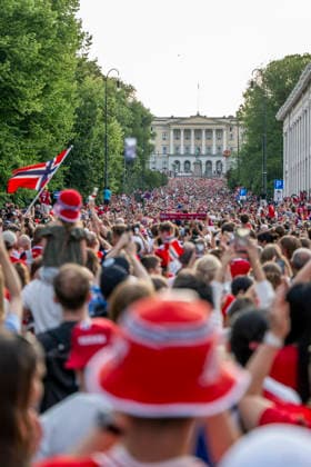 260713 Fans of Norway at a team reception during day 33 of the FIFA World Cup, WM, Weltmeisterschaft, Fussball 2026 on July 13, 2026 in Oslo. Photo: Jon Olav Nesvold BILDBYRAN COP 217 VG0993 football fifa world cup 2026 day 33 norway team reception bbeng publik *** July 13, 2026: Fans of Norway at a team reception on day 33 of the 2026 FIFA World Cup, 2026 in Oslo. Photo by Jon Olav Nesvold, BILDBYRAN COP 217 VG0993: soccer, FIFA World Cup 2026, Day 33, Norway, team reception, BBENG, audience  Copyright: JONxOLAVxNESVOLD BB260713JE003