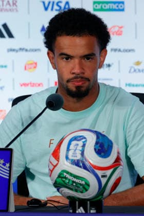 July 13, 2026, Arlington, Texas, USA: France midfielder WARREN ZAIRE-EMERY (18) speaks to members of the media during a press conference, PK, Pressekonferenz at Dallas Stadium ahead of their semifinal match against France at the 2026 FIFA World Cup, WM, Weltmeisterschaft, Fussball Arlington USA - ZUMAa325 20260713_zsa_a325_014 Copyright: xDavidxBalleringxIix