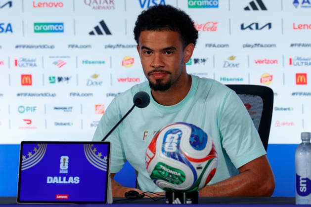July 13, 2026, Arlington, Texas, USA: France midfielder WARREN ZAIRE-EMERY (18) speaks to members of the media during a press conference, PK, Pressekonferenz at Dallas Stadium ahead of their semifinal match against France at the 2026 FIFA World Cup, WM, Weltmeisterschaft, Fussball FIFA World Cup 2026 - France Press Conference  - ZUMAa325 20260713_zsa_a325_017 Copyright: xDavidxBalleringxIix