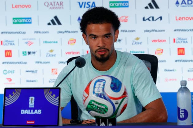 July 13, 2026, Arlington, Texas, USA: France midfielder WARREN ZAIRE-EMERY (18) speaks to members of the media during a press conference, PK, Pressekonferenz at Dallas Stadium ahead of their semifinal match against France at the 2026 FIFA World Cup, WM, Weltmeisterschaft, Fussball Arlington USA - ZUMAa325 20260713_zsa_a325_016 Copyright: xDavidxBalleringxIix