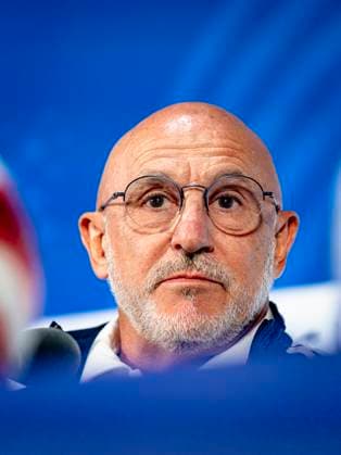 DALLAS - Spain s national coach Luis De La Fuente during the 2026 World Cup, Spain MD-1 press conference, PK, Pressekonferenz at AT&T Stadium on July 13, 2026, in Dallas, United States. (Photo by Stefan Koops EYE4IMAGES DeFodi Images) - *** DALLAS: Spain s national team coach, Luis De La Fuente, during the 2026 World Cup, Spain Matchday 1 press conference at AT&T Stadium on July 13, 2026, in Dallas, United States. Photo by Stefan Koops, EYE4IMAGES, DeFodi Images