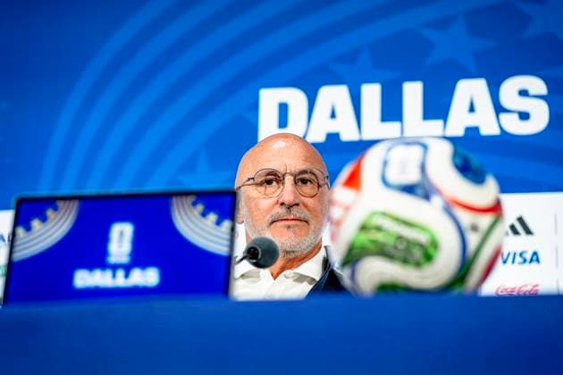 DALLAS - Spain s national coach Luis De La Fuente during the 2026 World Cup, Spain MD-1 press conference, PK, Pressekonferenz at AT&T Stadium on July 13, 2026, in Dallas, United States. (Photo by Stefan Koops EYE4IMAGES DeFodi Images) - *** DALLAS: Spain s national team coach, Luis De La Fuente, during the 2026 World Cup, Spain Matchday 1 press conference at AT&T Stadium on July 13, 2026, in Dallas, United States. Photo by Stefan Koops, EYE4IMAGES, DeFodi Images