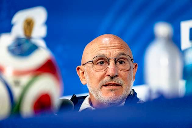 DALLAS - Spain s national coach Luis De La Fuente during the 2026 World Cup, Spain MD-1 press conference, PK, Pressekonferenz at AT&T Stadium on July 13, 2026, in Dallas, United States. (Photo by Stefan Koops EYE4IMAGES DeFodi Images) - *** DALLAS: Spain s national team coach, Luis De La Fuente, during the 2026 World Cup, Spain Match Day 1 press conference at AT&T Stadium on July 13, 2026, in Dallas, United States. Photo by Stefan Koops, EYE4IMAGES, DeFodi Images