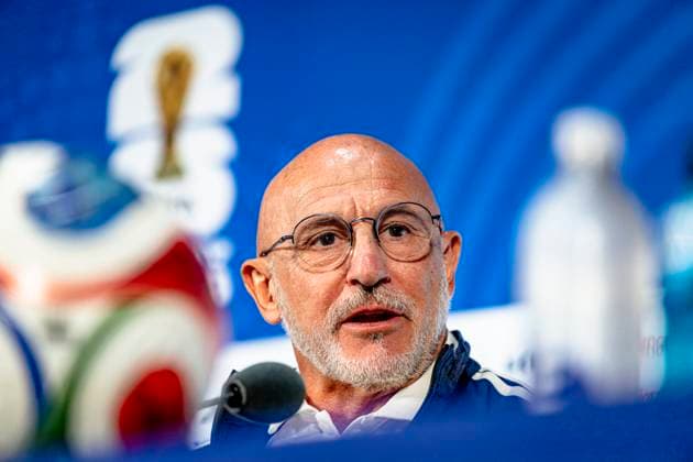 DALLAS - Spain s national coach Luis De La Fuente during the 2026 World Cup, Spain MD-1 press conference, PK, Pressekonferenz at AT&T Stadium on July 13, 2026, in Dallas, United States. (Photo by Stefan Koops EYE4IMAGES DeFodi Images) - *** DALLAS: Spain s national team coach, Luis De La Fuente, during the 2026 World Cup, Spain Match Day 1 press conference at AT&T Stadium on July 13, 2026, in Dallas, United States. Photo by Stefan Koops, EYE4IMAGES, DeFodi Images
