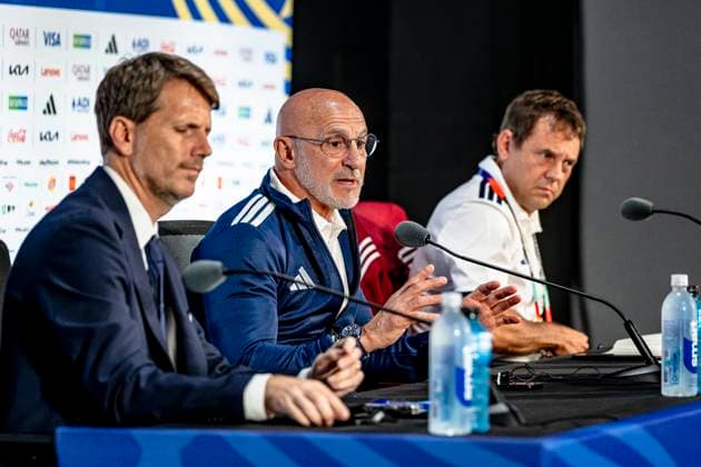 DALLAS - Spain s national coach Luis De La Fuente during the 2026 World Cup, Spain MD-1 press conference, PK, Pressekonferenz at AT&T Stadium on July 13, 2026, in Dallas, United States. (Photo by Stefan Koops EYE4IMAGES DeFodi Images) - *** DALLAS: Spain s national team coach, Luis De La Fuente, during the 2026 World Cup, Spain Match Day 1 press conference at AT&T Stadium on July 13, 2026, in Dallas, United States. Photo by Stefan Koops, EYE4IMAGES, DeFodi Images