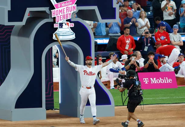 Philadelphia Phillies Bryce Harper takes the field before the first round of the 2026 MLB, Baseball Herren, USA Home Run Derby at Citizens Bank Park in Philadelphia, Pennsylvania, on Monday, July 13, 2026.  PHI20260713903 LAURENCExKESTERSON
