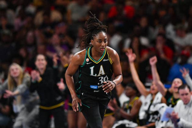 COLLEGE PARK, GA - JULY 13: Los Angeles forward Nneka Ogwumike (30) reacts after making a three-pointer during the WNBA, Basketball Damen, USA game between the Los Angeles Sparks and the Atlanta Dream on July 13th, 2026 at Gateway Center Arena in College Park, GA. (Photo by Rich von Biberstein Icon Sportswire) WNBA: JUL 13 Los Angeles Sparks at Atlanta Dream EDITORIAL USE ONLY Icon260713017