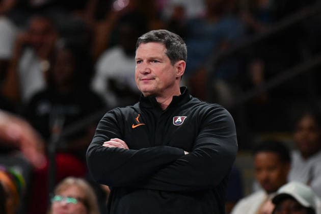 COLLEGE PARK, GA - JULY 13: Atlanta head coach Karl Smesko reacts during the WNBA, Basketball Damen, USA game between the Los Angeles Sparks and the Atlanta Dream on July 13th, 2026 at Gateway Center Arena in College Park, GA. (Photo by Rich von Biberstein Icon Sportswire) WNBA: JUL 13 Los Angeles Sparks at Atlanta Dream EDITORIAL USE ONLY Icon260713018