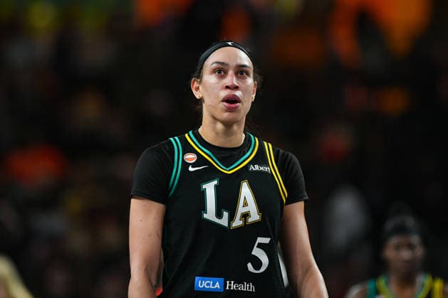 COLLEGE PARK, GA - JULY 13: Los Angeles forward Dearica Hamby (5) reacts during the WNBA, Basketball Damen, USA game between the Los Angeles Sparks and the Atlanta Dream on July 13th, 2026 at Gateway Center Arena in College Park, GA. (Photo by Rich von Biberstein Icon Sportswire) WNBA: JUL 13 Los Angeles Sparks at Atlanta Dream EDITORIAL USE ONLY Icon260713020