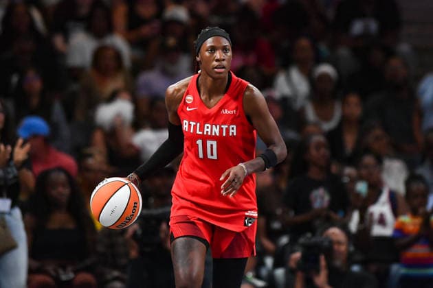 COLLEGE PARK, GA - JULY 13: Atlanta forward Rhyne Howard (10) brings the ball up the court during the WNBA, Basketball Damen, USA game between the Los Angeles Sparks and the Atlanta Dream on July 13th, 2026 at Gateway Center Arena in College Park, GA. (Photo by Rich von Biberstein Icon Sportswire) WNBA: JUL 13 Los Angeles Sparks at Atlanta Dream EDITORIAL USE ONLY Icon260713024