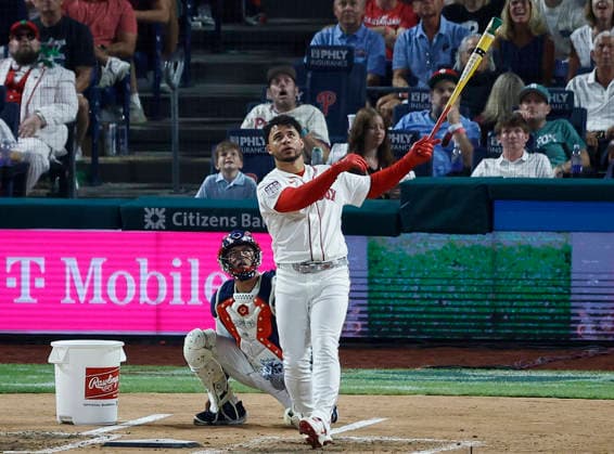 Boston Red Sox Willson Contrereas competes in the semi-final round of the 2026 MLB, Baseball Herren, USA Home Run Derby at Citizens Bank Park in Philadelphia, Pennsylvania, on Monday, July 13, 2026.  PHI20260713938 LAURENCExKESTERSON