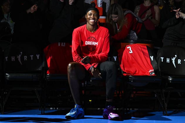COLLEGE PARK, GA - JULY 13: Atlanta guard Rhyne Howard (10) reacts prior to the start of the WNBA, Basketball Damen, USA game between the Los Angeles Sparks and the Atlanta Dream on July 13th, 2026 at Gateway Center Arena in College Park, GA. (Photo by Rich von Biberstein Icon Sportswire) WNBA: JUL 13 Los Angeles Sparks at Atlanta Dream EDITORIAL USE ONLY Icon260713027