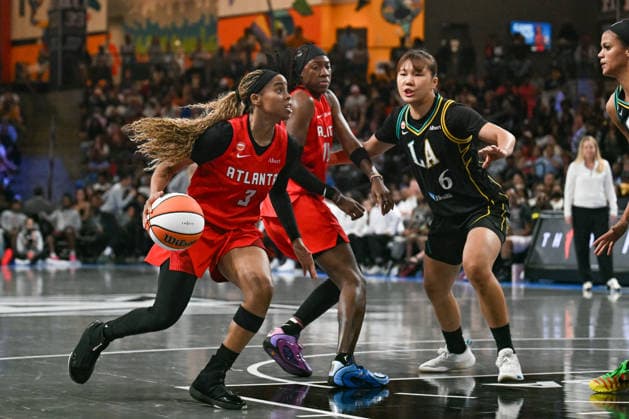COLLEGE PARK, GA - JULY 13: Atlanta guard Jordin Canada (3) drives to the basket during the WNBA, Basketball Damen, USA game between the Los Angeles Sparks and the Atlanta Dream on July 13th, 2026 at Gateway Center Arena in College Park, GA. (Photo by Rich von Biberstein Icon Sportswire) WNBA: JUL 13 Los Angeles Sparks at Atlanta Dream EDITORIAL USE ONLY Icon260713034