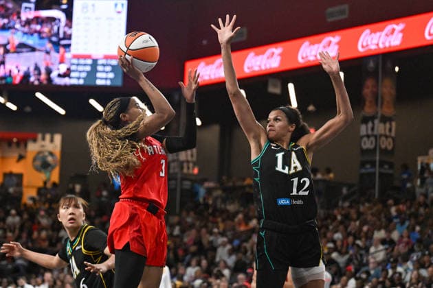 COLLEGE PARK, GA - JULY 13: Atlanta guard Jordin Canada (3) drives to the basket during the WNBA, Basketball Damen, USA game between the Los Angeles Sparks and the Atlanta Dream on July 13th, 2026 at Gateway Center Arena in College Park, GA. (Photo by Rich von Biberstein Icon Sportswire) WNBA: JUL 13 Los Angeles Sparks at Atlanta Dream EDITORIAL USE ONLY Icon260713035