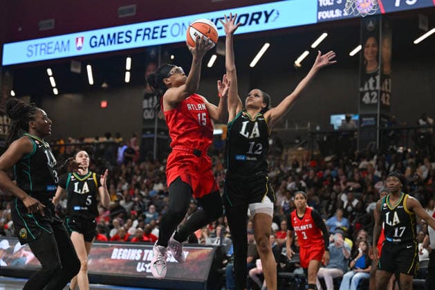 COLLEGE PARK, GA - JULY 13: Atlanta guard Allisha Gray (15) drives to the basket during the WNBA, Basketball Damen, USA game between the Los Angeles Sparks and the Atlanta Dream on July 13th, 2026 at Gateway Center Arena in College Park, GA. (Photo by Rich von Biberstein Icon Sportswire) WNBA: JUL 13 Los Angeles Sparks at Atlanta Dream EDITORIAL USE ONLY Icon260713038