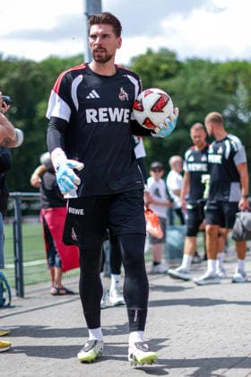 13.07.2026, Fußball, Trainingsauftakt 1.FC Köln, 1. Fußball Bundesliga, Geißbockheim, Saison 2026 2027: Torwart Ron-Robert Zieler (1FC Koeln 20) beim ersten Training der neuen Saison 26 27 DFB regulations prohibit any use of photographs as image sequences and or quasi-video. Nordrhein-Westfalen Deutschland *** July 13, 2026, Soccer, 1. FC Köln s first training session, 1 Bundesliga, Geißbockheim, 2026–2027 season: Goalkeeper Ron Robert Zieler of 1. FC Köln at the first training session of the new 2026–2027 season. DFB regulations prohibit any use of photographs as image sequences and or quasi-video. North Rhine-Westphalia, Germany