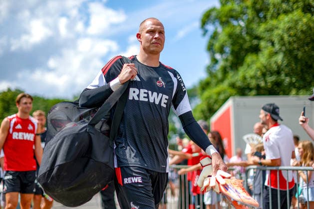 13.07.2026, Fußball, Trainingsauftakt 1.FC Köln, 1. Fußball Bundesliga, Geißbockheim, Saison 2026 2027: Torwart Matthias Köbbing (1FC Koeln 44) beim ersten Training der neuen Saison 26 27 DFB regulations prohibit any use of photographs as image sequences and or quasi-video. Nordrhein-Westfalen Deutschland *** July 13, 2026, Soccer, 1. FC Köln s first training session, 1 Bundesliga, Geißbockheim, 2026–2027 season: Goalkeeper Matthias Köbbing (No. 44) at 1. FC Köln’s first training session of the new 2026–2027 season. DFB regulations prohibit any use of photographs as image sequences and or quasi-video. North Rhine-Westphalia, Germany