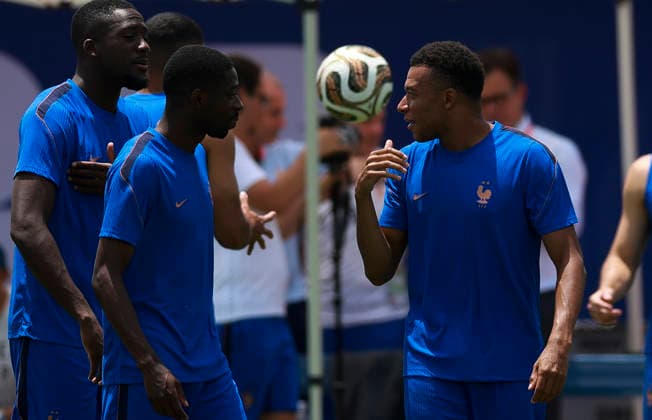 (260714) -- DALLAS, July 14, 2026 -- Kylian Mbappe (R) and Ousmane Dembele of France communicate during a training session ahead of the semi-final match between France and Spain at the 2026 FIFA World Cup, WM, Weltmeisterschaft, Fussball in Dallas, the United States, on July 13, 2026. ) (SP)U.S.-DALLAS-FIFA WORLD CUP-TEAM FRANCE-TRAINING HuxXingyu 