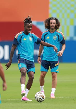 (260714) -- DALLAS, July 14, 2026 -- Nico Williams (L) and Marc Cucurella of Spain attend a training session ahead of the semi-final match between France and Spain at the 2026 FIFA World Cup, WM, Weltmeisterschaft, Fussball in Dallas, the United States, on July 13, 2026. ) (SP)U.S.-DALLAS-FIFA WORLD CUP-TEAM SPAIN-TRAINING HuxXingyu 