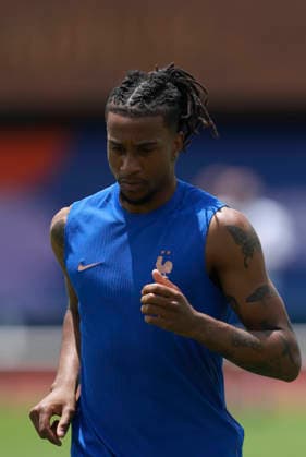 (260714) -- DALLAS, July 14, 2026 -- Michael Olise of France attends a training session ahead of the semi-final match between France and Spain at the 2026 FIFA World Cup, WM, Weltmeisterschaft, Fussball in Dallas, the United States, on July 13, 2026. ) (SP)U.S.-DALLAS-FIFA WORLD CUP-TEAM FRANCE-TRAINING HuxXingyu 