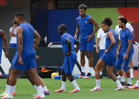 (260714) -- DALLAS, July 14, 2026 -- Desire Doue (3rd L) of France attends a training session ahead of the semi-final match between France and Spain at the 2026 FIFA World Cup, WM, Weltmeisterschaft, Fussball in Dallas, the United States, on July 13, 2026. ) (SP)U.S.-DALLAS-FIFA WORLD CUP-TEAM FRANCE-TRAINING HuxXingyu 
