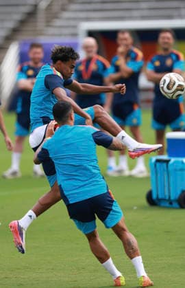 (260714) -- DALLAS, July 14, 2026 -- Lamine Yamal of Spain attends a training session ahead of the semi-final match between France and Spain at the 2026 FIFA World Cup, WM, Weltmeisterschaft, Fussball in Dallas, the United States, on July 13, 2026. ) (SP)U.S.-DALLAS-FIFA WORLD CUP-TEAM SPAIN-TRAINING HuxXingyu 