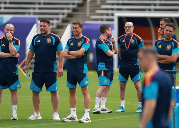(260714) -- DALLAS, July 14, 2026 -- Luis de la Fuente (5th L), head coach of Spain, is seen during a training session ahead of the semi-final match between France and Spain at the 2026 FIFA World Cup, WM, Weltmeisterschaft, Fussball in Dallas, the United States, on July 13, 2026. ) (SP)U.S.-DALLAS-FIFA WORLD CUP-TEAM SPAIN-TRAINING HuxXingyu 