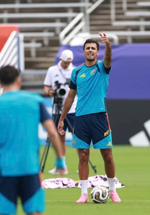 (260714) -- DALLAS, July 14, 2026 -- Rodri of Spain attends a training session ahead of the semi-final match between France and Spain at the 2026 FIFA World Cup, WM, Weltmeisterschaft, Fussball in Dallas, the United States, on July 13, 2026. ) (SP)U.S.-DALLAS-FIFA WORLD CUP-TEAM SPAIN-TRAINING HuxXingyu 