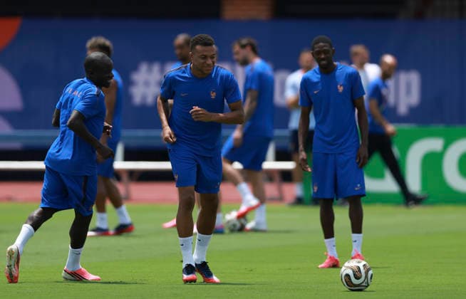 (260714) -- DALLAS, July 14, 2026 -- N Golo Kante (1st L), Kylian Mbappe (C) and Ousmane Dembele of France attend a training session ahead of the semi-final match between France and Spain at the 2026 FIFA World Cup, WM, Weltmeisterschaft, Fussball in Dallas, the United States, on July 13, 2026. ) (SP)U.S.-DALLAS-FIFA WORLD CUP-TEAM FRANCE-TRAINING HuxXingyu 
