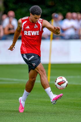 13.07.2026, Fußball, Trainingsauftakt 1.FC Köln, 1. Fußball Bundesliga, Geißbockheim, Saison 2026 2027: Jamai Simpson-Pusey (1FC Koeln 22) beim ersten Training der neuen Saison 26 27 DFB regulations prohibit any use of photographs as image sequences and or quasi-video. Nordrhein-Westfalen Deutschland *** July 13, 2026, Soccer, 1. FC Köln s first training session, 1 Bundesliga, Geißbockheim, 2026–2027 season: Jamai Simpson Pusey (No. 22) at 1. FC Köln’s first training session of the new 2026–2027 season. DFB regulations prohibit any use of photographs as image sequences and or quasi-video. North Rhine-Westphalia, Germany